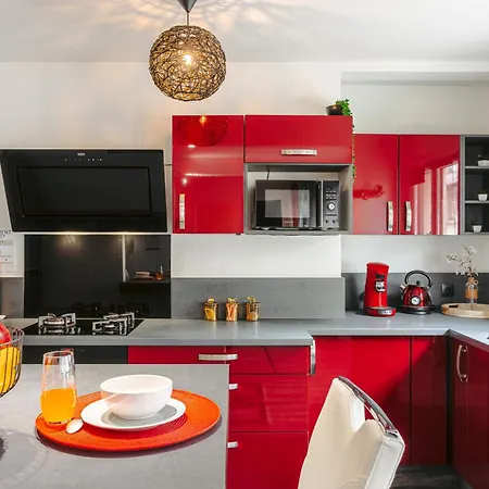 Jungle Saintaise - Coeur De Ville, Calme, Tv 4k, Fibre, Netflix, Parking Surveille Qpark 150m