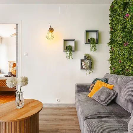 Apartment Jungle Saintaise - Coeur De Ville, Calme, Tv 4k, Fibre, Netflix, Parking Surveille Qpark 150m *