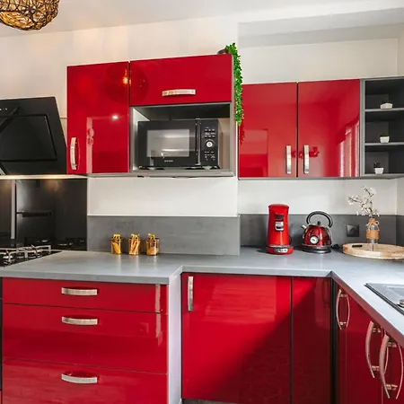 Jungle Saintaise - Coeur De Ville, Calme, Tv 4k, Fibre, Netflix, Parking Surveille Qpark 150m ساتْ