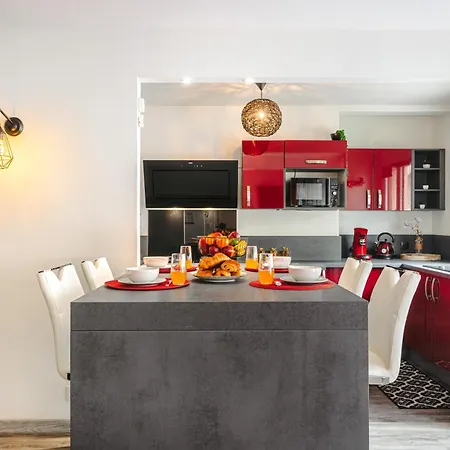 Jungle Saintaise - Coeur De Ville, Calme, Tv 4k, Fibre, Netflix, Parking Surveille Qpark 150m Apartment