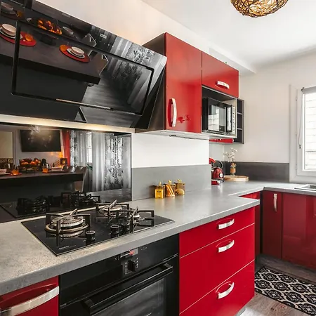 Jungle Saintaise - Coeur De Ville, Calme, Tv 4k, Fibre, Netflix, Parking Surveille Qpark 150m Apartment
