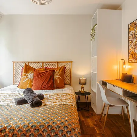 Apartment Jungle Saintaise - Coeur De Ville, Calme, Tv 4k, Fibre, Netflix, Parking Surveille Qpark 150m Saintes