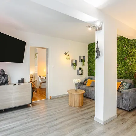 Jungle Saintaise - Coeur De Ville, Calme, Tv 4k, Fibre, Netflix, Parking Surveille Qpark 150m ساتْ