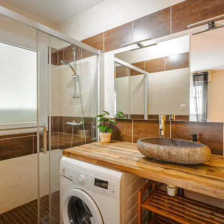 Jungle Saintaise - Coeur De Ville, Calme, Tv 4k, Fibre, Netflix, Parking Surveille Qpark 150m * Saintes